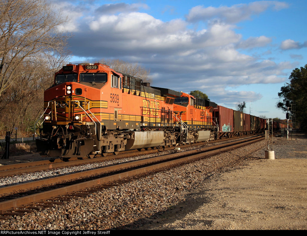 BNSF 5839